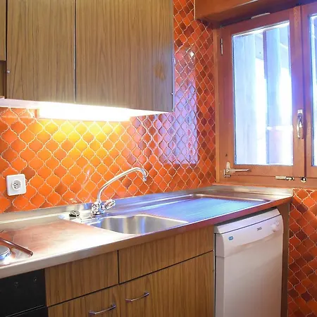 Apartment Ambassador 102a *